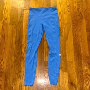 NWOT. Fast and Free High-Rise 28”
Size 6 Blue Nile